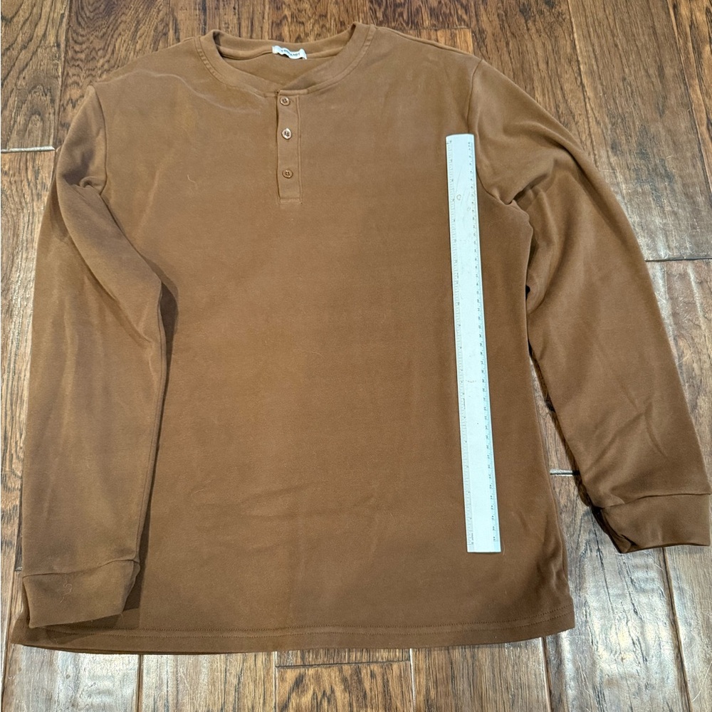 Men's Long-Sleeve Henley Shirt in Chestnut Brown